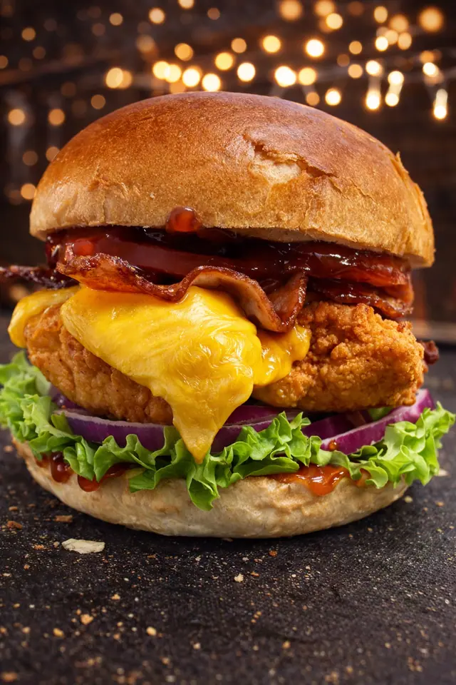 Burger z kurczakiem i bekonem
