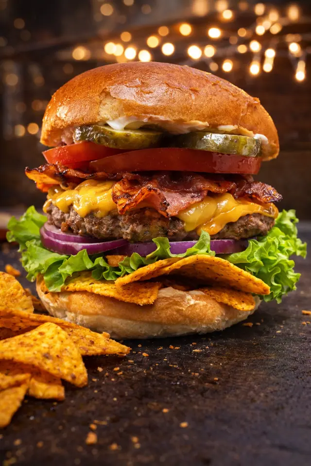 Burger z kurczakiem w wersji meksykańskiej