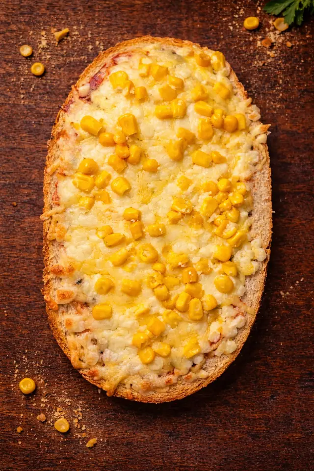 Zapiekanka serowa z pieczarkami